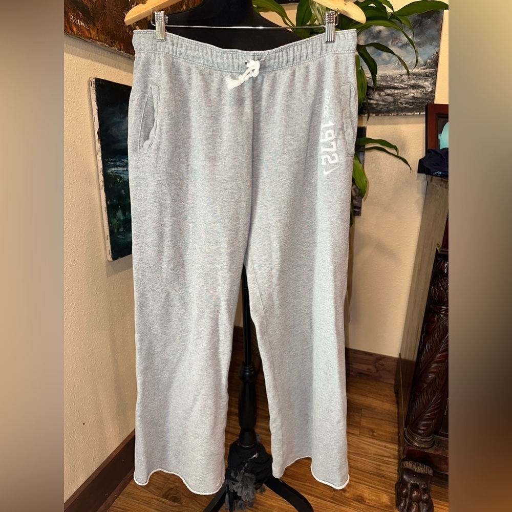 GUC Nike sweatpants size M. Cut off bottoms rims